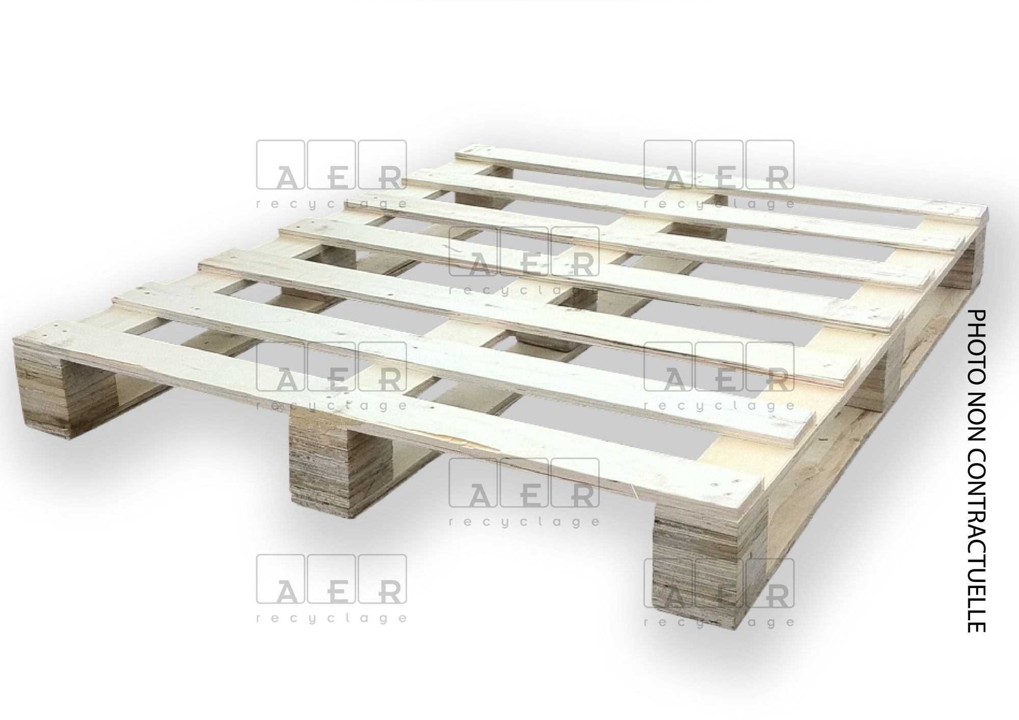 Palette 100×120 légère 3 semelles en contreplaqué à planches